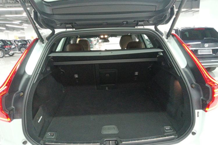 Used Volvo XC60 2022 B5 4x4 Zhiyi Luxury Edition
