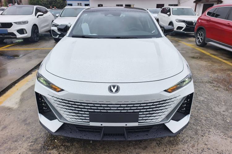 Used Changan UNI-V 2025 1.5T 500Bar High-Energy Version
