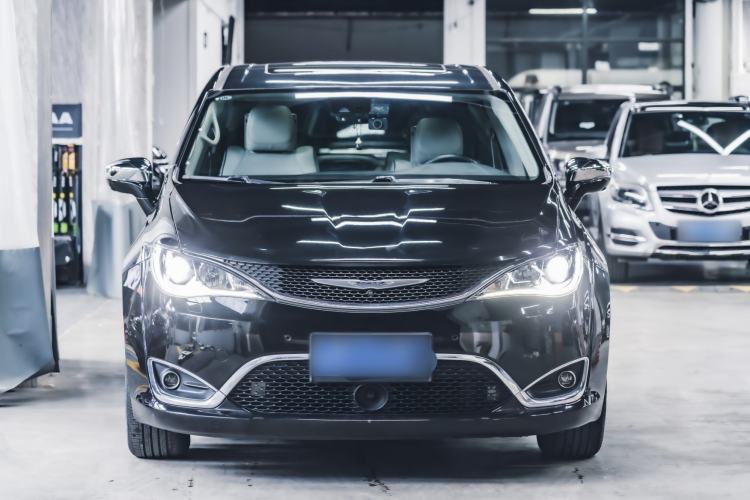 Used Chrysler Grand Voyager 2017 3.6L Premium Edition
