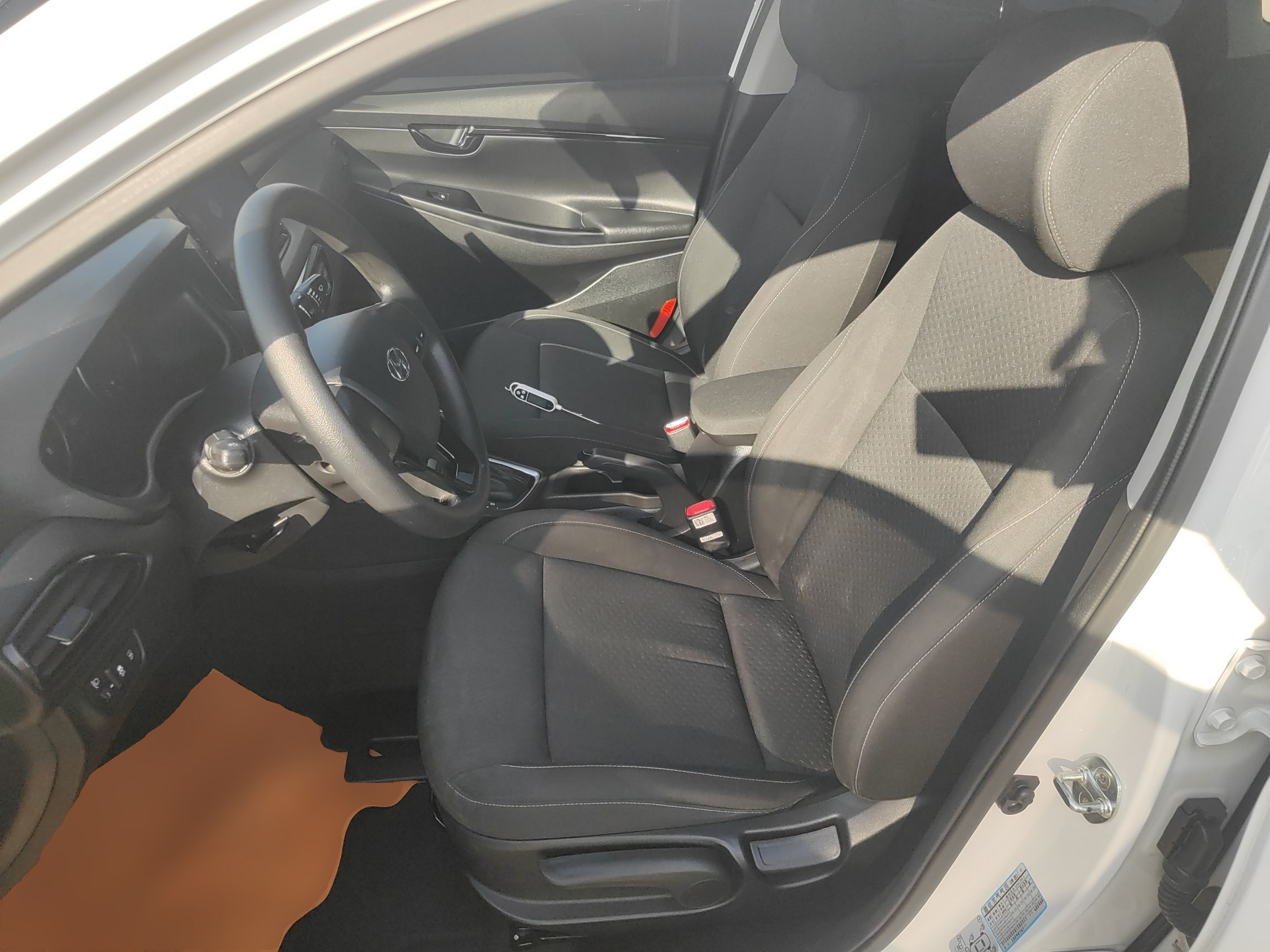 Переднее сиденье в автомобиле