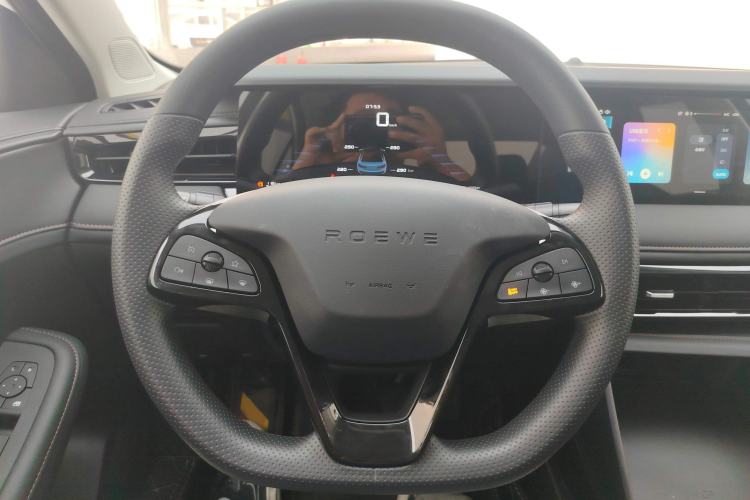 Used Roewe i5 2023 1.5L Manual Comfort Edition
