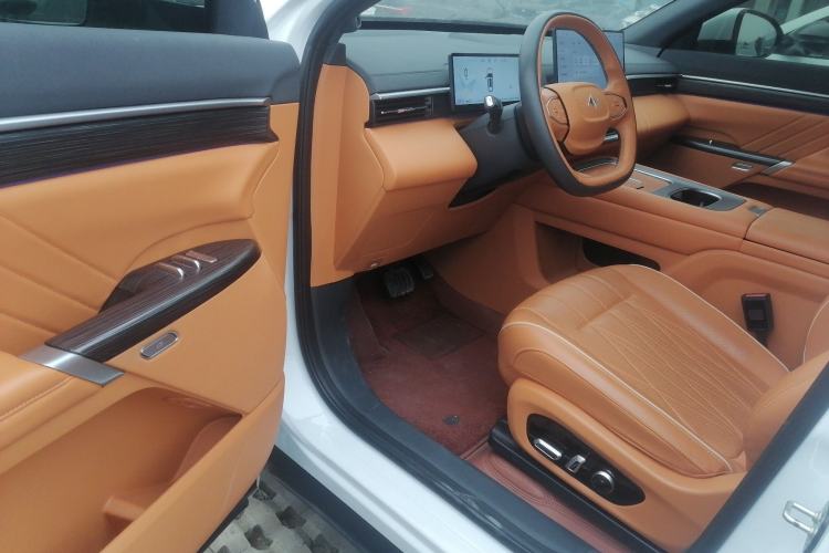 Used  eπ008 2025 210Max Range-Extended Version 5 Seats