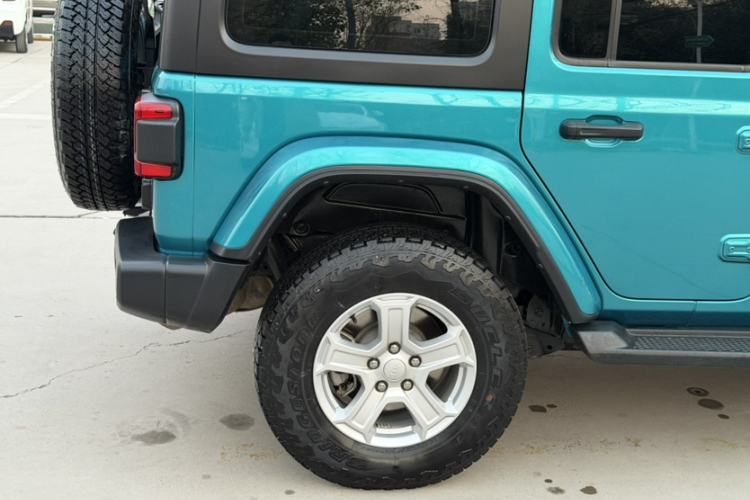 Used  Wrangler 2019 2.0T Sahara Four-Door Version China VI Emission Standard
