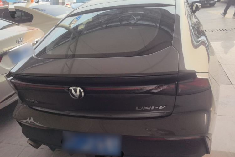 Used Changan UNI-V 2022 1.5T Prestige Version
