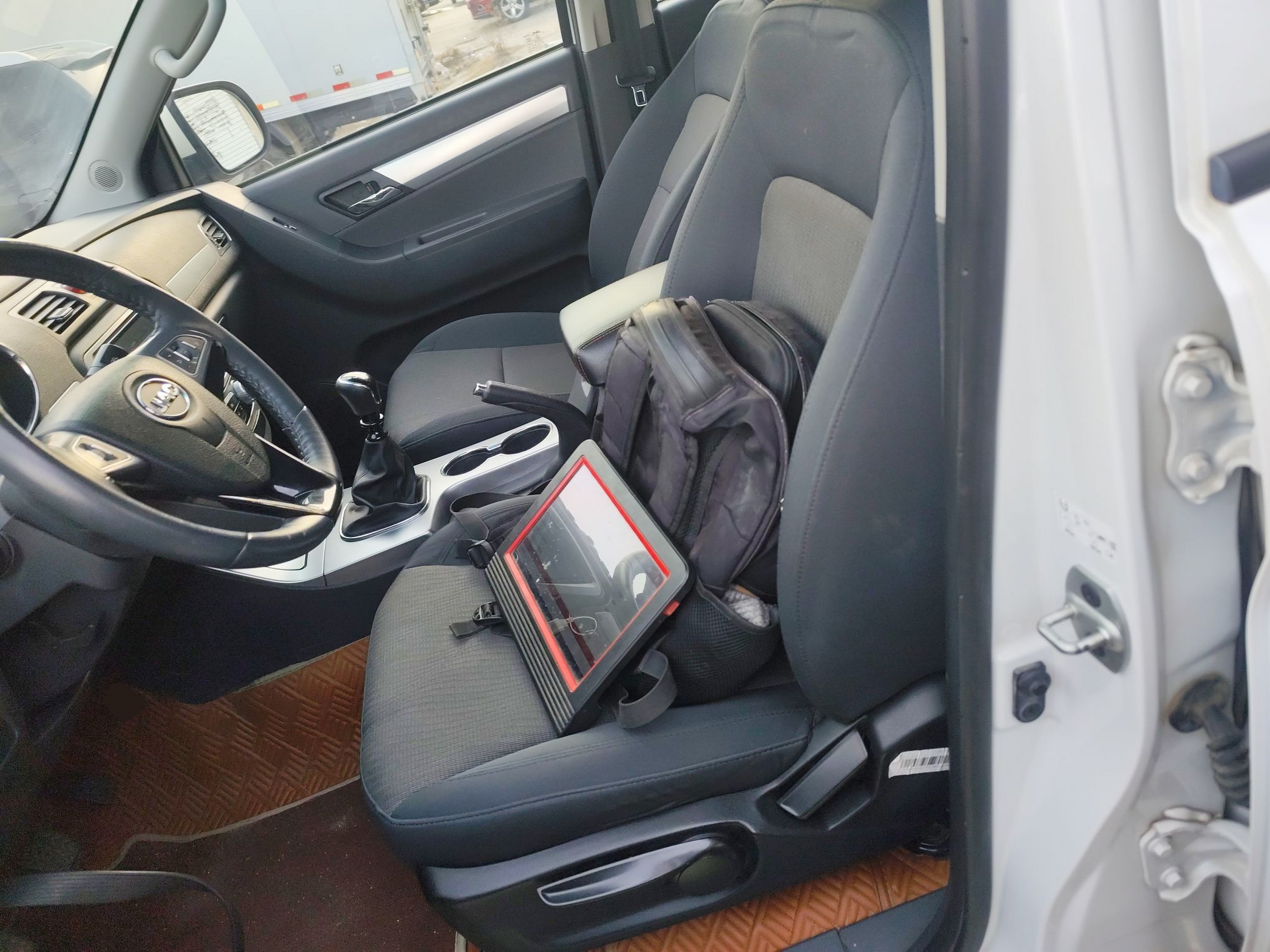 Переднее сиденье в автомобиле