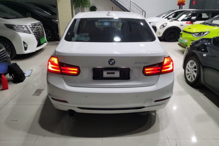 Used BMW 3 Series 2014 320i Sport Design Package
