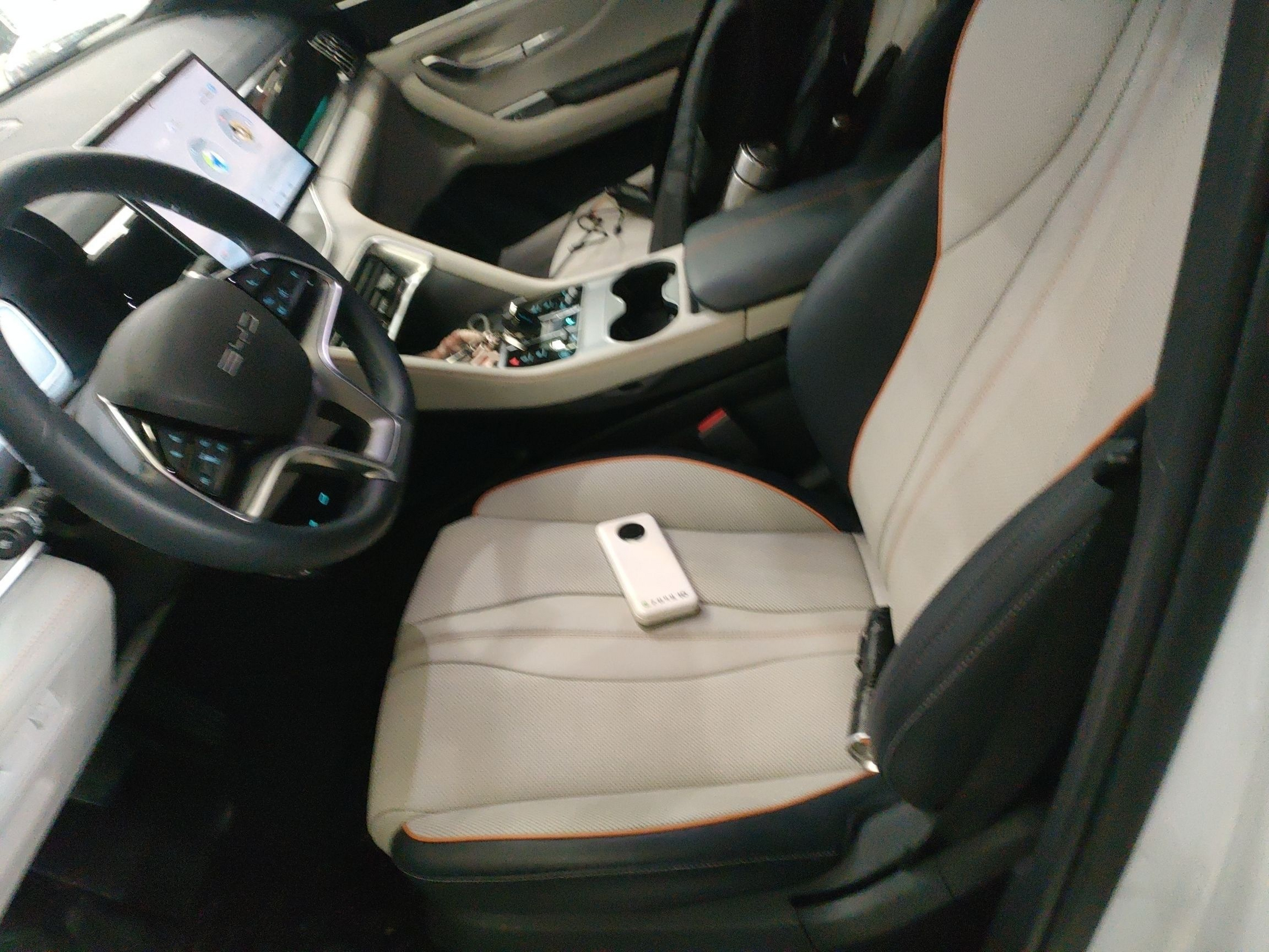 Переднее сиденье в автомобиле