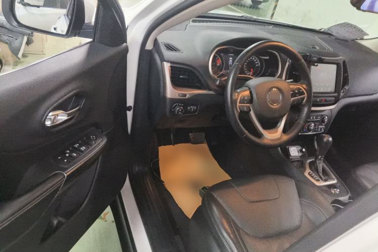 Used  Cherokee 2017 2.0L Superior Edition