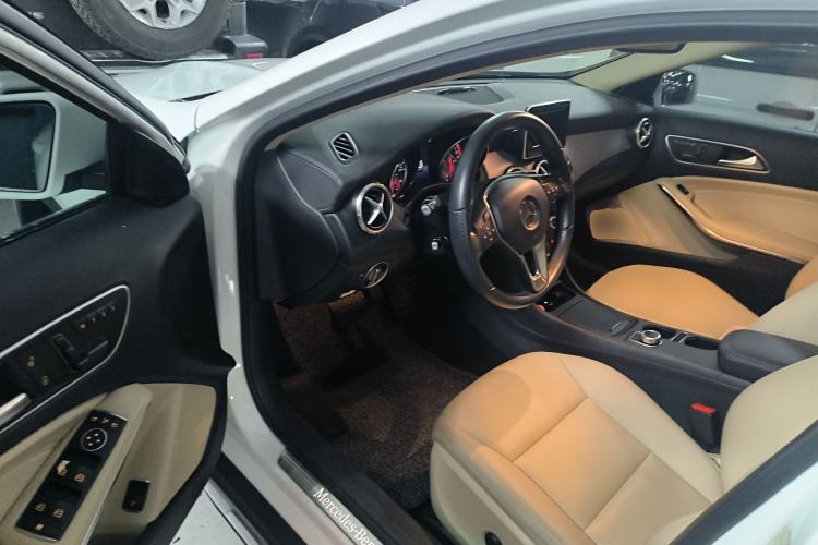 Used Mercedes-Benz GLA 2015 GLA 220 4MATIC Luxury Model
