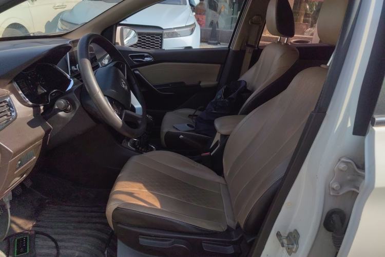 Used Baojun 310W 2017 1.5L Manual Fashion Model China V