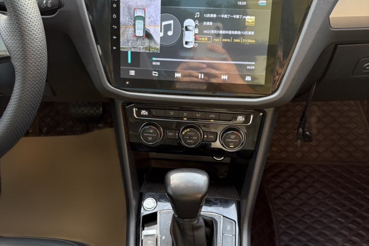 Used Volkswagen Tiguan L 2019 Updated Version 330TSI Automatic Two-Wheel Drive Panoramic Comfort Edition China VI Standard
