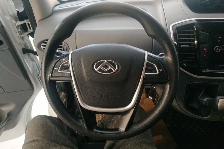 Used SAIC MAXUS Xintu V80 2019 2.5T Classic Model 6-Speed Manual – Aoyuntong Modified Version Short Wheelbase Ultra-Low Roof 5/6 Seats
