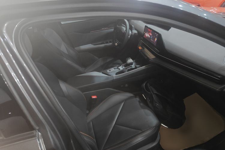 Used Changan UNI-V 2022 1.5T Prestige Version
