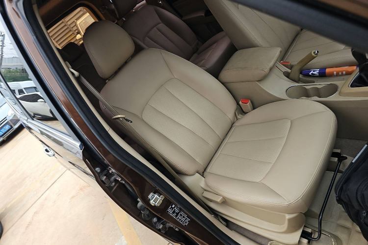 Used Baojun 730 2014 1.5L manual Comfort ESP version 7 seats