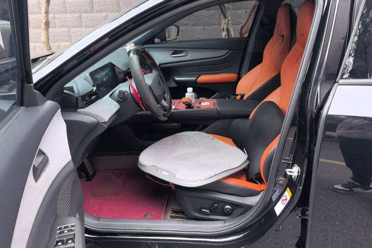 Used Changan UNI-V 2025 Model Third-Generation 2.0T Dynamic Edition