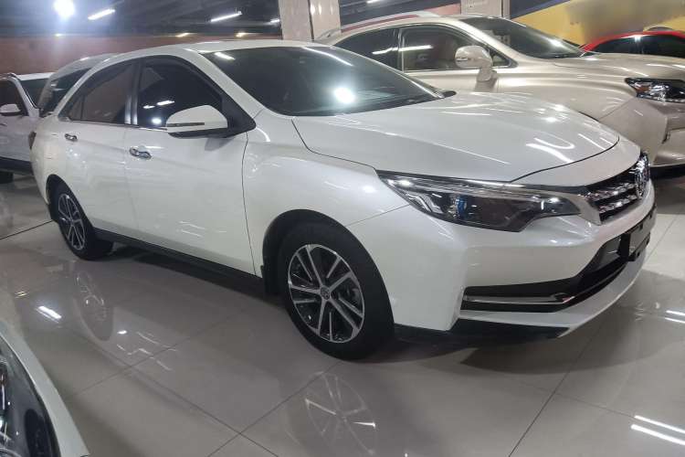 Used Venucia D60 2019 1.6L XL CVT Smart Connect Elite Edition
