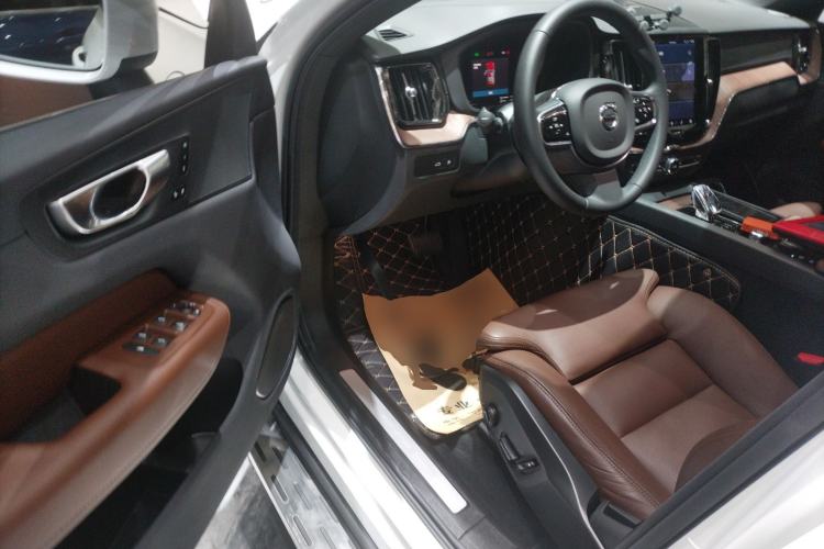 Used Volvo XC60 New Energy 2023 T8 Plug-in Hybrid Long-Range All-Wheel Drive Smart Luxury Edition
