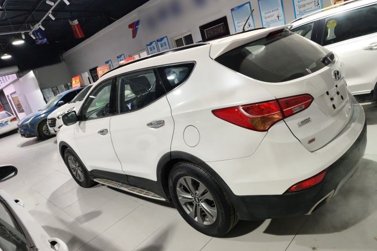 Used Hyundai Santa Fe 2015 2.4L Automatic Two-Wheel Drive Smart Version 5 Seats
