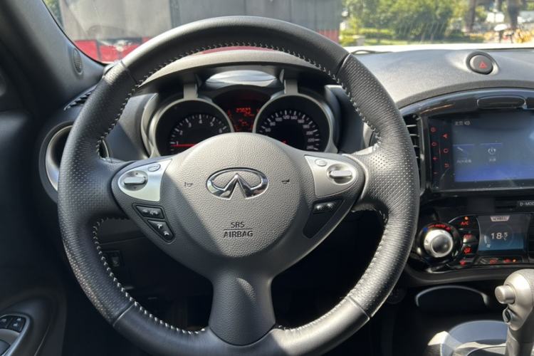 Used Infiniti ESQ 2014 1.6L Spontaneous Edition
