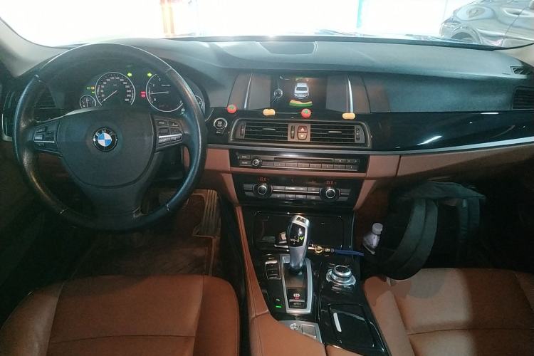 Used BMW 5 Series 2014 520i Elegant Edition
