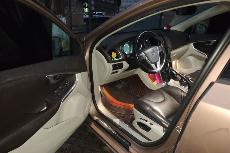 Used Volvo V40 2016 T3 Zhiyi Edition