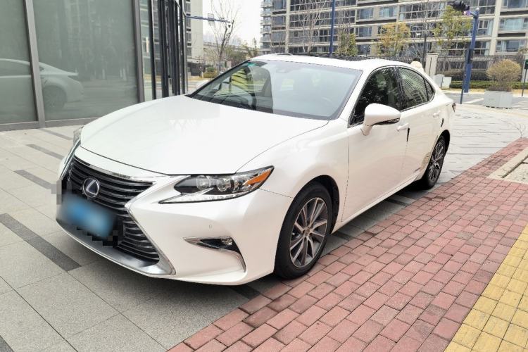 Used Lexus ES 2015 300h Comfort Edition
