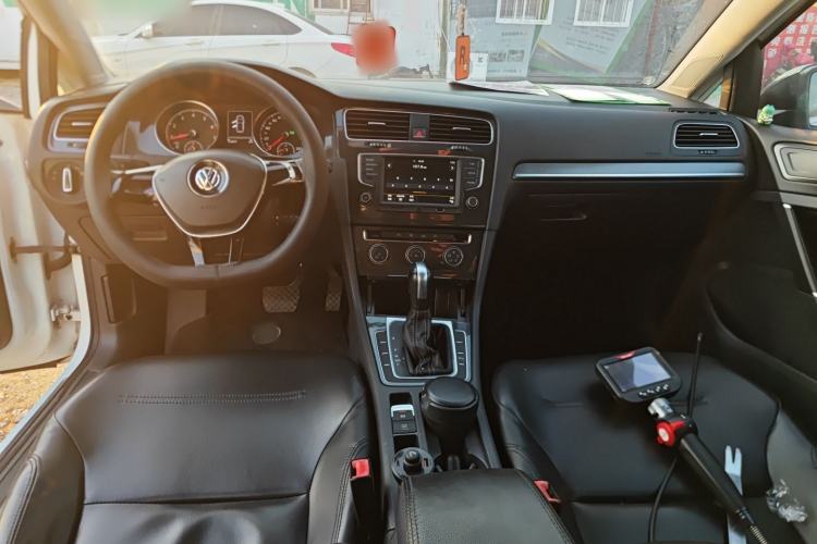 Used Volkswagen Golf 2017 1.6L Automatic Comfort Million-Vehicle Anniversary Edition