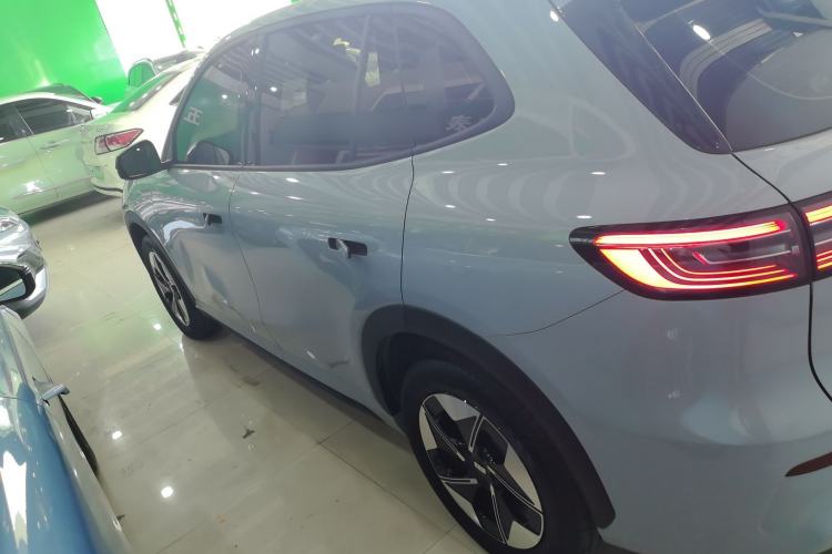 Used  E5 2024 440km Launch Edition
