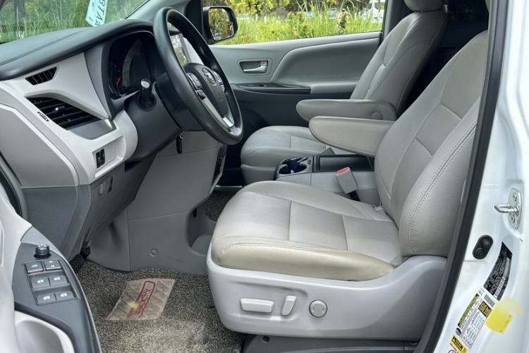 Used Toyota Sienna 2015 3.5L Two-Wheel Drive L