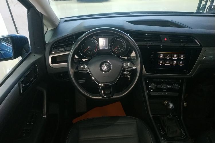 Used Volkswagen Touran 2016 Volkswagen Touran L 280TSI DSG Comfort Edition
