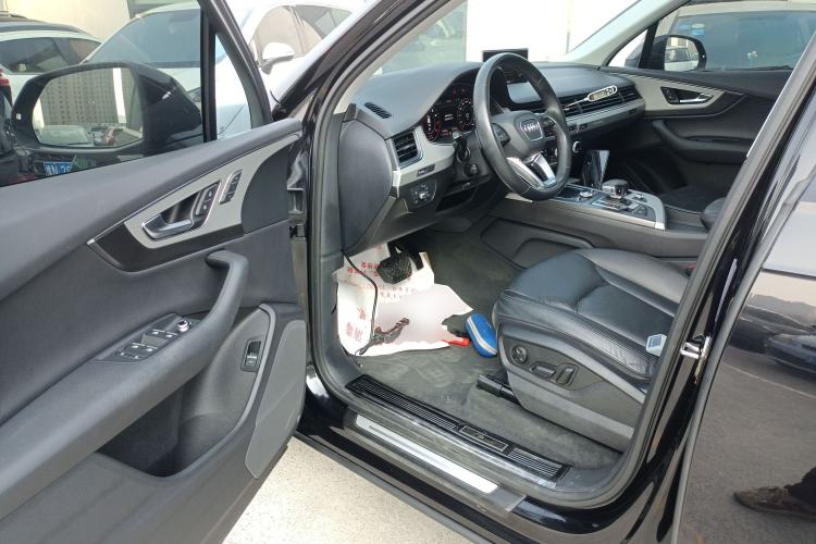 Used Audi Q7 2019 45 TFSI Comfort Model
