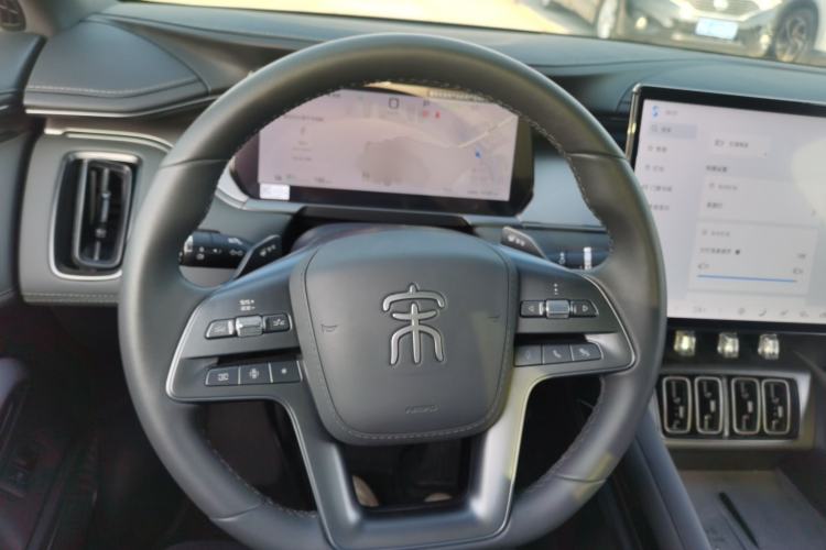 Used BYD Song L EV 2025 Intelligent Driving Version 662 km LiDAR Excellence Edition
