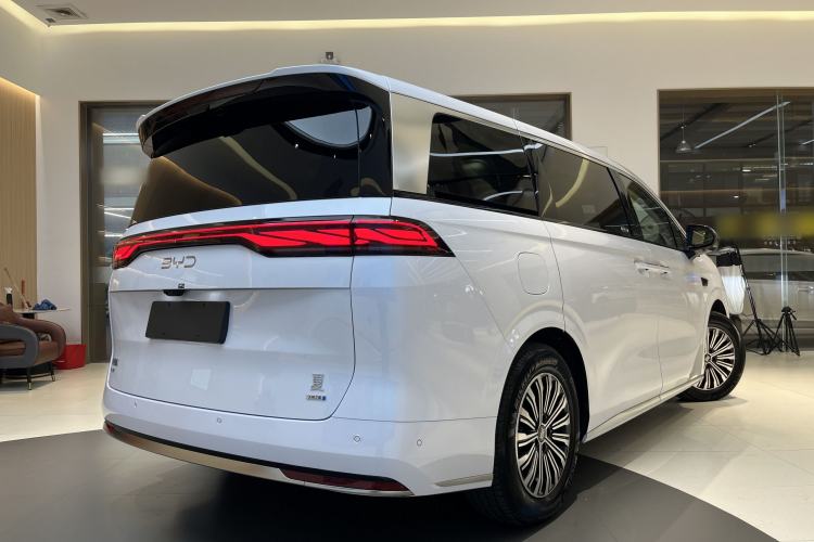 Used BYD Xia 2025 DM-i 1.5T 180km Excellence Model
