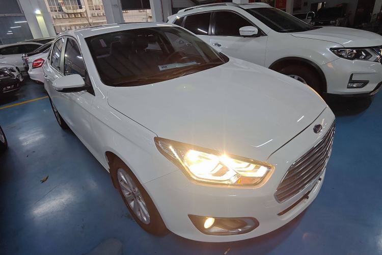 Used Ford Escort 2015 1.5L Automatic Fashion Model

