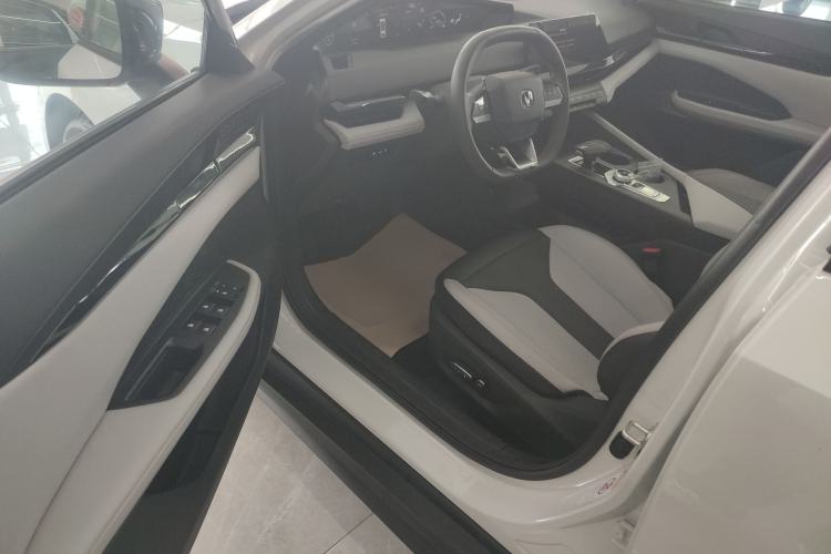 Used Changan UNI-V iDD 2024 Blue Whale Smart Electric iDD 136km ZhiKu Model
