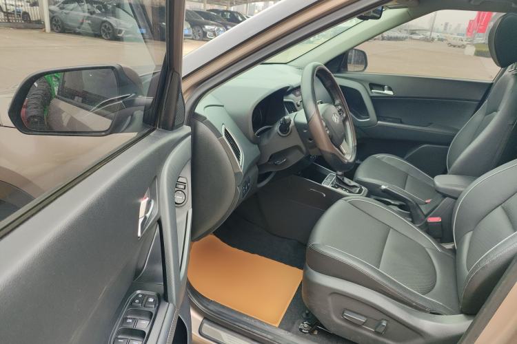 Used Hyundai ix25 2015 1.6L Automatic Two-Wheel-Drive Deluxe DLX Model
