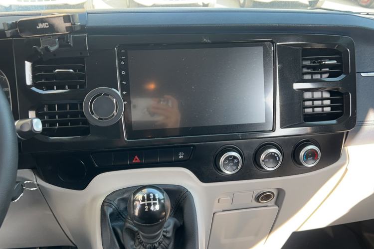 Used JMC Fushun 2025 2.0T 6MT Diesel Mid-Range Business-Class 9-Seater (Non-Commercial)
