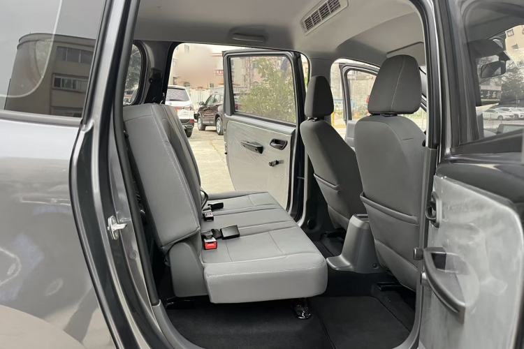 Used Wuling Hongguang New Energy 2024 All-Electric Model 300KM Standard Version
