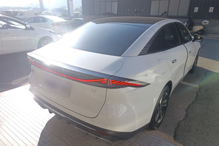 Used  L6 2023 125km MAX
