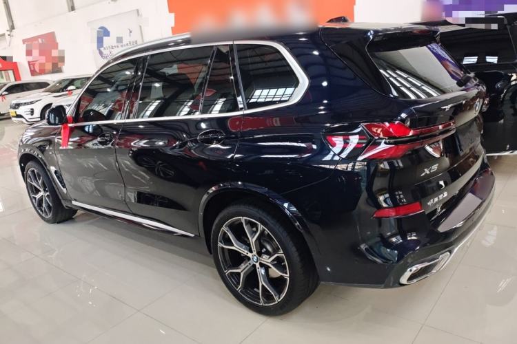 Used BMW X5 2023 xDrive 30Li Luxury M Sport Package
