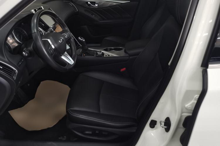 Used Infiniti Q50L 2018 2.0T Enjoyment Version China VI Standard
