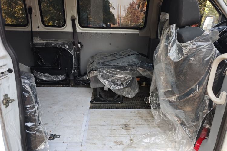 Used SAIC MAXUS Xintu V80 2024 Aotong Value Edition 6MT Long-Wheelbase Mid-Roof Model with 127 Ps Available in 6/7/8/9-Seater Configurations