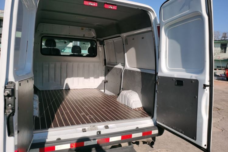 Used JMC Transit 2019 2.8T Commercial Version Short Wheelbase Mid-Roof 3-Seater China VI Standard JX493