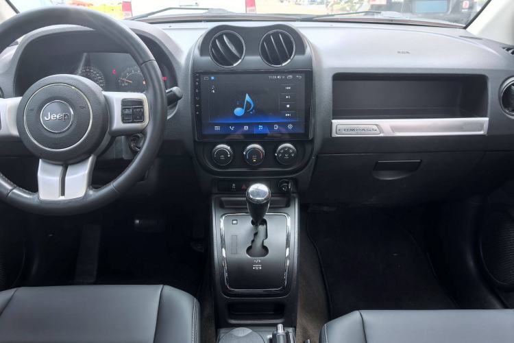 Used  Compass 2014 2.0L two-wheel drive sport version
