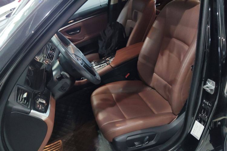 Used BMW 5 Series 2014 520Li Elegant Model
