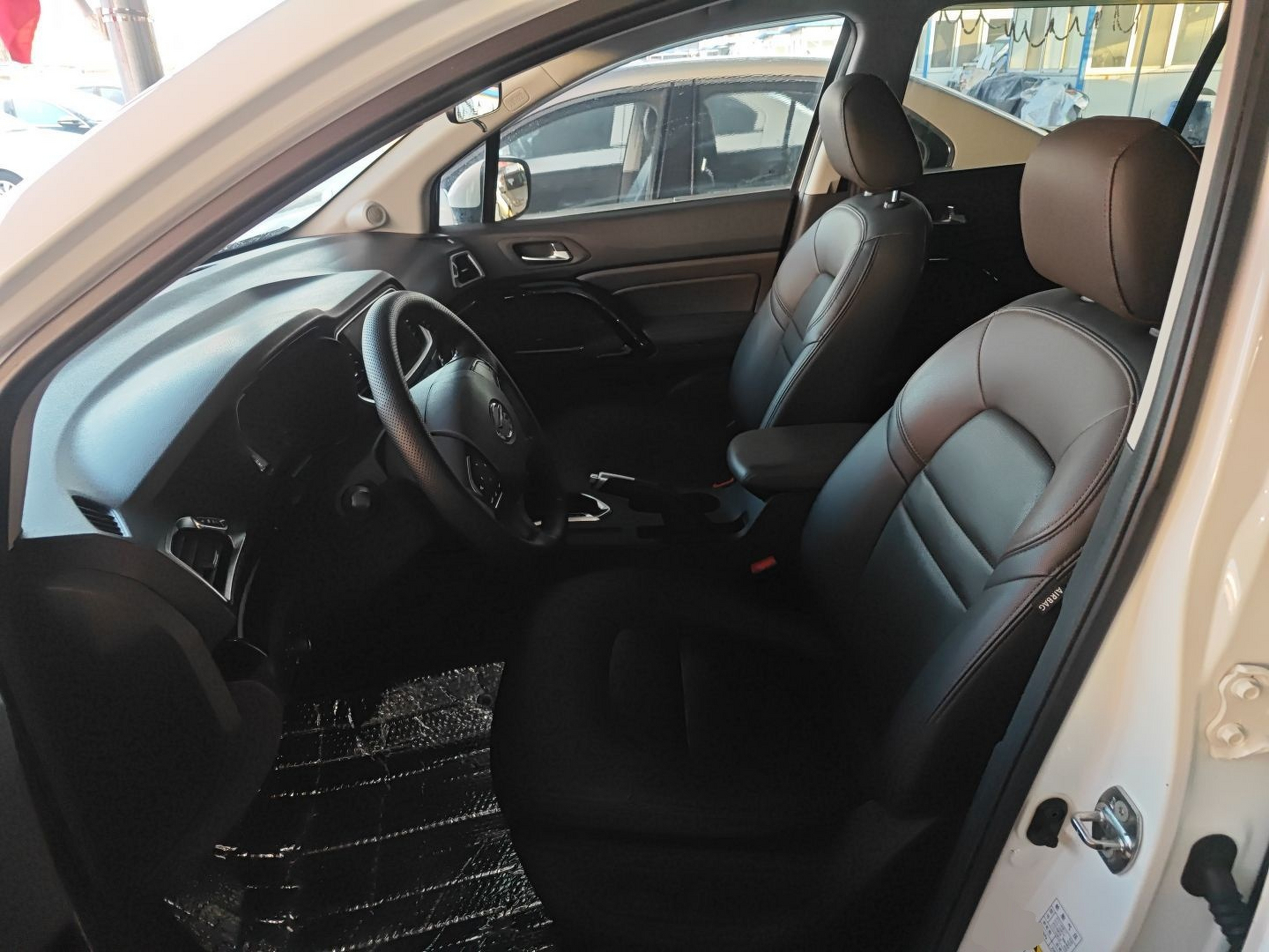 Переднее сиденье в автомобиле