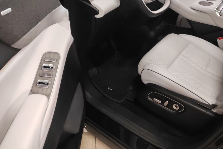 Used XPeng X9 2024 702 Ultra-Long Range Max
