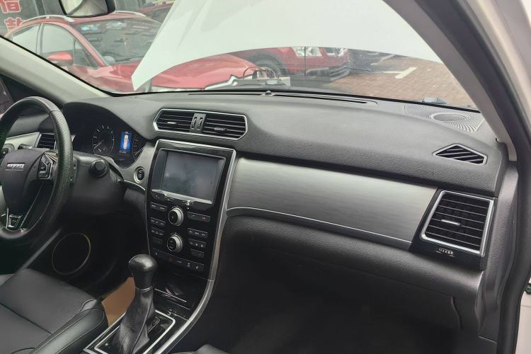 Used Haval H2 2016 Red-Label 1.5T Automatic Two-Wheel Drive Luxury Model
