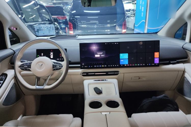 Used VOYAH Dream 2025 EV Four-Wheel Drive Flagship Kunpeng Edition
