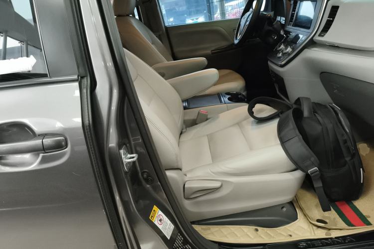 Used Toyota Sienna 2015 3.5L Two-Wheel Drive L Version—U.S. Specification